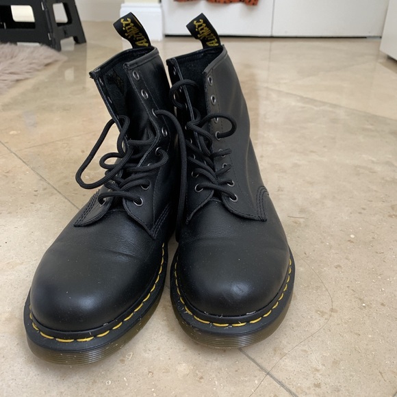WORN ONCE!! Dr. Martens. main image 4